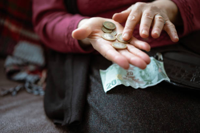 Emekliye umut veren teklif! “2025’te TÜFE artı seyyanen 10 bin TL zam”