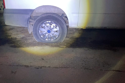 Bursa'da araçların lastiklerini kesip kaçtı!