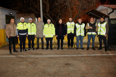 Bursa yol kontrol noktasını ziyaret eden Yılmaz, yeni yıl dileklerini iletti
