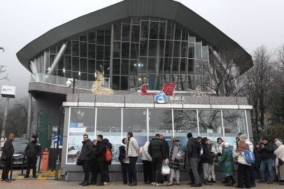Uludağ teleferiğinde uzun kuyruklar oluştu!