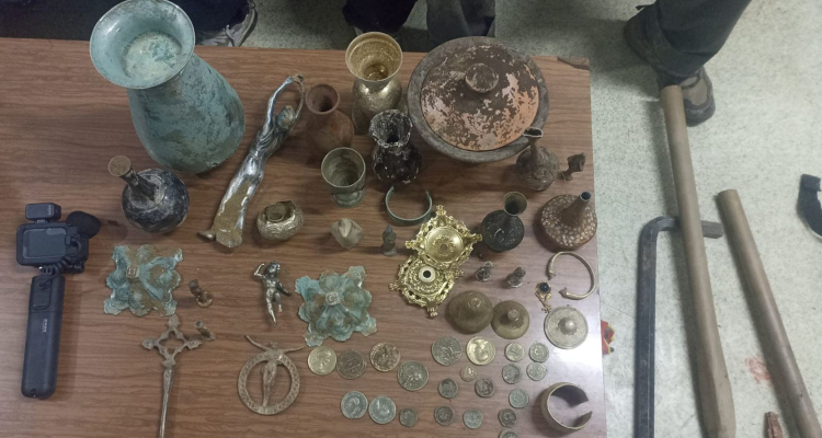 Bursa’da tarihi eser kaçakçılarına operasyon: 3 şüpheli suçüstü yakalandı!-Bursa Hayat Gazetesi-2