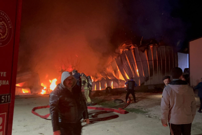 Bursa'da ses sistemi fabrikası çıkan yangında kullanılamaz hale geldi