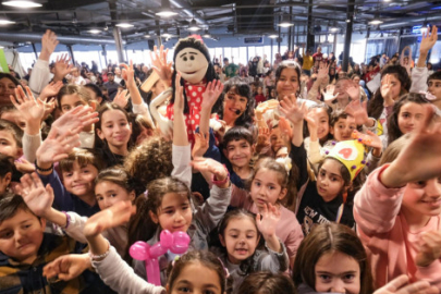 Kuklamanya gösterisi ile çocuklar eğlenceli anlar yaşadı