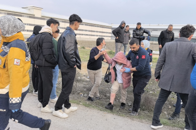 Bursa'da feci kaza: Öğrenci servisi ve otomobil çarpıştı!