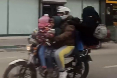 Bursa'da tehlikeli yolculuk: Motosiklette 6 kişilik aile!