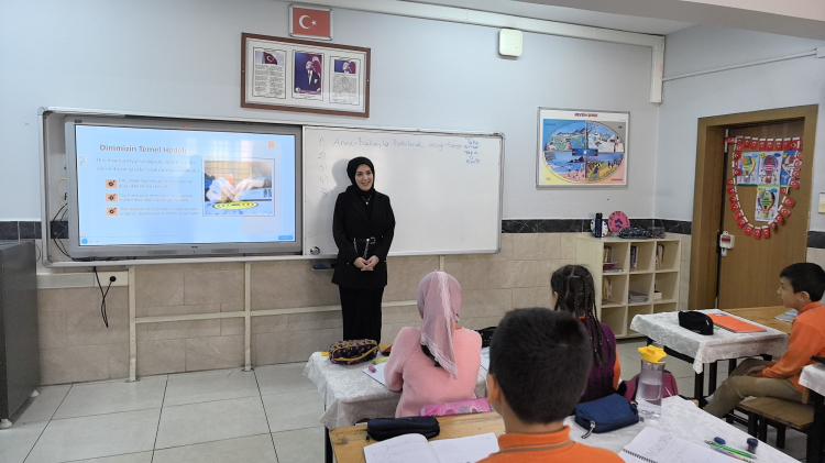 İnegöl’de öğretmen ve öğrencisi yıllar sonra aynı okulda-Bursa Hayat Gazetesi-2