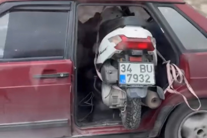 Bursa'da ilginç olay! Kapısız otomobille motosiklet taşıdı