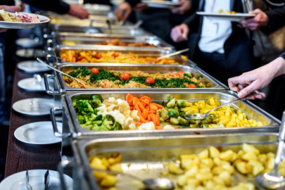 Ekonomik kriz firmaları ucuz yemeğe yönlendiriyor