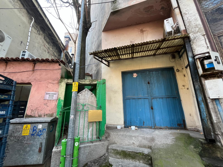 Bursa’nın göbeğinde harabe halde bir derviş mezarı!-Bursa Hayat Gazetesi-4