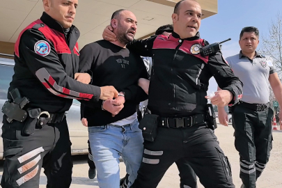 Bursa'da kimlik isteyen polislere hakaret edip saldırdı
