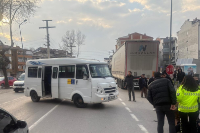 Bursa’da motosiklet minibüsle çarpıştı