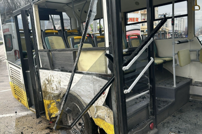 Bursa'da öğrencileri taşıyan servis otobüsle çarpıştı