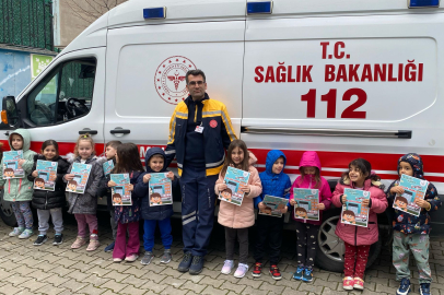 Bursa'da minikler ambulansların trafikte geçiş önceliğini öğreniyor!