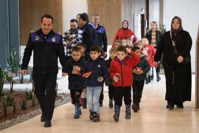 İnegöl Belediyesi, minik ziyaretçilere kapılarını açtı