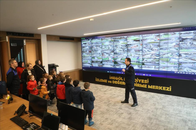 İnegöl Belediyesi, minik ziyaretçilere kapılarını açtı - Bursa Hayat Gazetesi-3