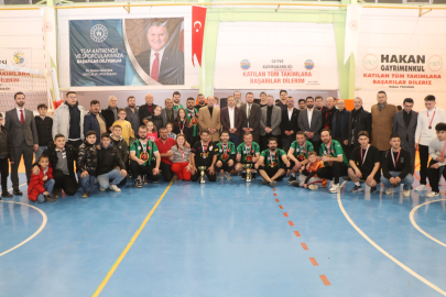 Ödüller sahiplerini buldu! Voleybol turnuvasında şampiyon belli oldu