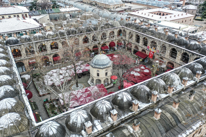 Bursa’nın simgesi Koza Han kar tutmaya başladı