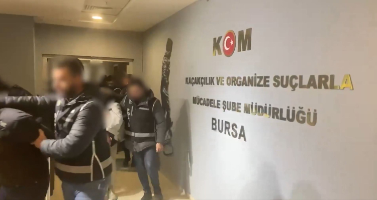Bakan Yerlikaya Bursa'dan görüntülerle paylaştı: 74 şüpheli yakalandı - Bursa Hayat Gazetesi-2