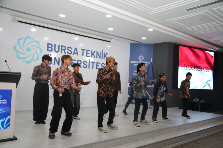 BTÜ’de yabancı öğrenciler Türkçe eğitimini başarıyla tamamladı - Bursa Hayat Gazetesi-4