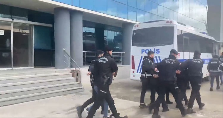 Bakan Yerlikaya Bursa'dan görüntülerle paylaştı: 74 şüpheli yakalandı - Bursa Hayat Gazetesi-4