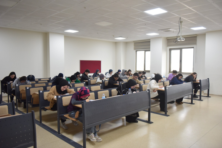 Bursa’da öğrenciler ücretsiz TYT deneme sınavında ter döktü - Bursa Hayat Gazetesi-2
