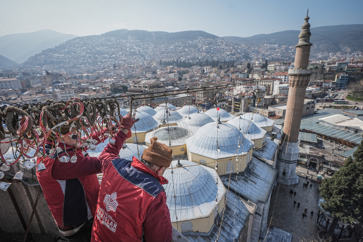 400 yıllık mahya geleneği Ulu Cami'de devam ediyor!-Bursa Hayat Gazetesi-4