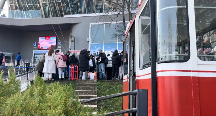 Bursa'da teleferik durdu, kuyruk uzadı!-Bursa Hayat Gazetesi-2