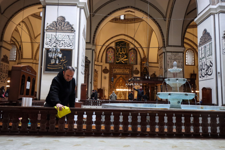 Bursa’nın manevi mirası Ulu Cami Ramazan’a hazırlanıyor-Bursa Hayat Gazetesi-2