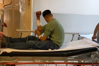 İnegöl’de kavgayı ayırmak isteyen genç bıçaklandı