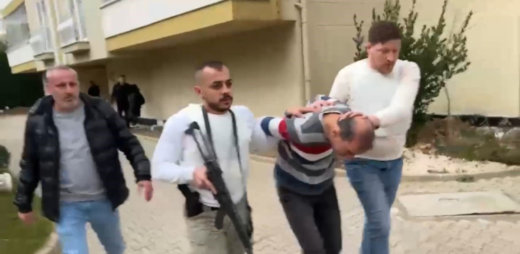 Bursa’da FETÖ firarisi astsubay sahte kimlikle yakalandı - Bursa Hayat Gazetesi-3