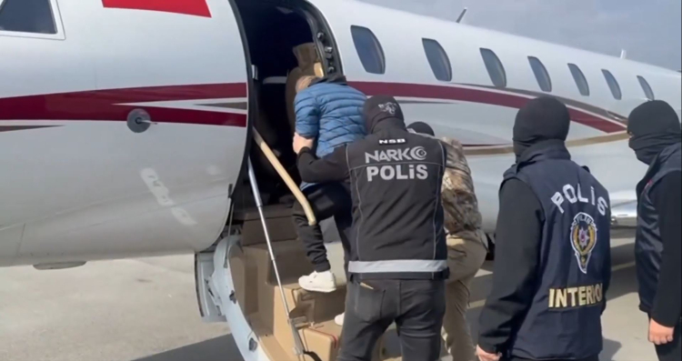 Kırmızı bültenle aranıyorlardı... Türkiye’ye böyle getirildiler! - Bursa Hayat Gazetesi-3