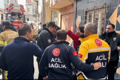 Bursa'da ekipleri harekete geçiren yangın! Binada mahsur kalan 4 kişi kurtarıldı mı?