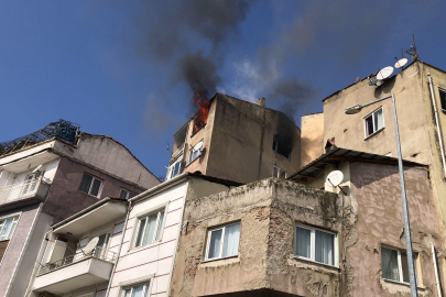 Bursa’da elektrik kontağından çıkan yangın boş daireyi küle çevirdi