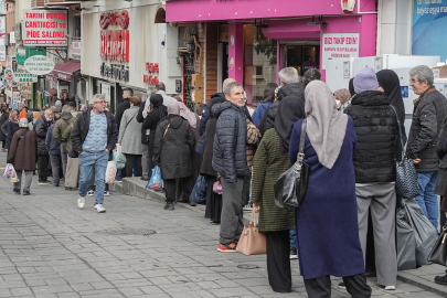 Bursa’da kasaplarda kampanya! Metrelerce kuyruk oluştu