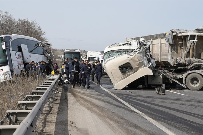Bilecik’te tır, otobüse çarptı: 11 yaralı!