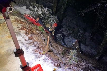 İnegöl'de feci kaza: Otomobil uçuruma yuvarlandı