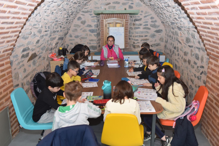 Geleceğin bilim insanları ve sanatçıları Molla Yegân'da yetişiyor - Bursa Hayat Gazetesi-3