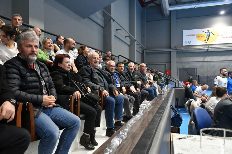 Zirveye bir adım daha! Nilüfer Belediyespor Trabzon'u rahat geçti - Bursa Hayat Gazetesi-4
