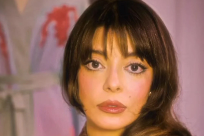 Selin Şekerci, Türkan Şoray’ın nostaljik makyajını yeniden yorumladı