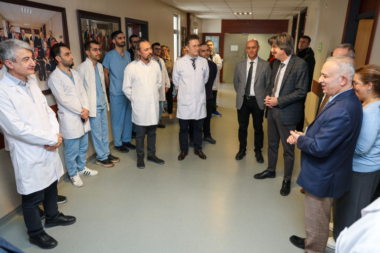 Cerrahi eğitimde kalite yükseliyor: BUÜ'de yeni laboratuvar hizmette - Bursa Hayat Gazetesi-3