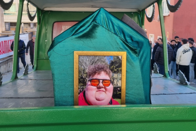 Sosyal medya fenomeni Efecan Kültür’e son veda