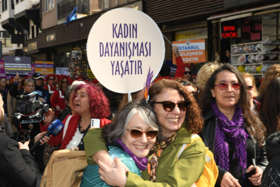 Bursa'da kadınlar 8 Mart için yürüdü
