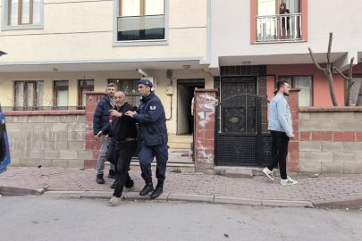 İnegöl’de bıçaklı ve çekiçli kavga: 3 kişi yaralandı, zanlı serbest bırakıldı