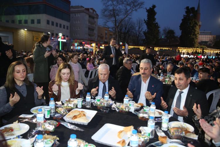 Bursa Kestel’de iftar programı! 3 bin kişi katıldı -Bursa Hayat-3