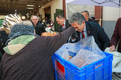 Gemlik'te Ramazan bereketi! İftarlık pideler ikram edildi