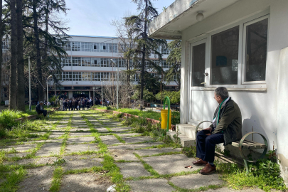 Bursa’nın köklü lisesi yıkılıyor! Eski mezunlar son kez ziyaret etti