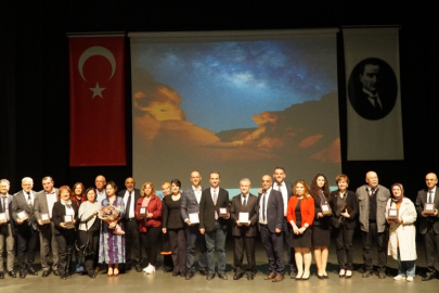 Bursa Tabip Odası’ndan meslekte 60, 50, 40 ve 30. yılını dolduran hekimlere onur plaketi