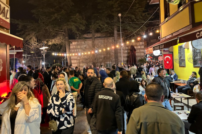 Abdal Meydanı’nda Ramazan bereketi! Gündüz sakin, gece canlı