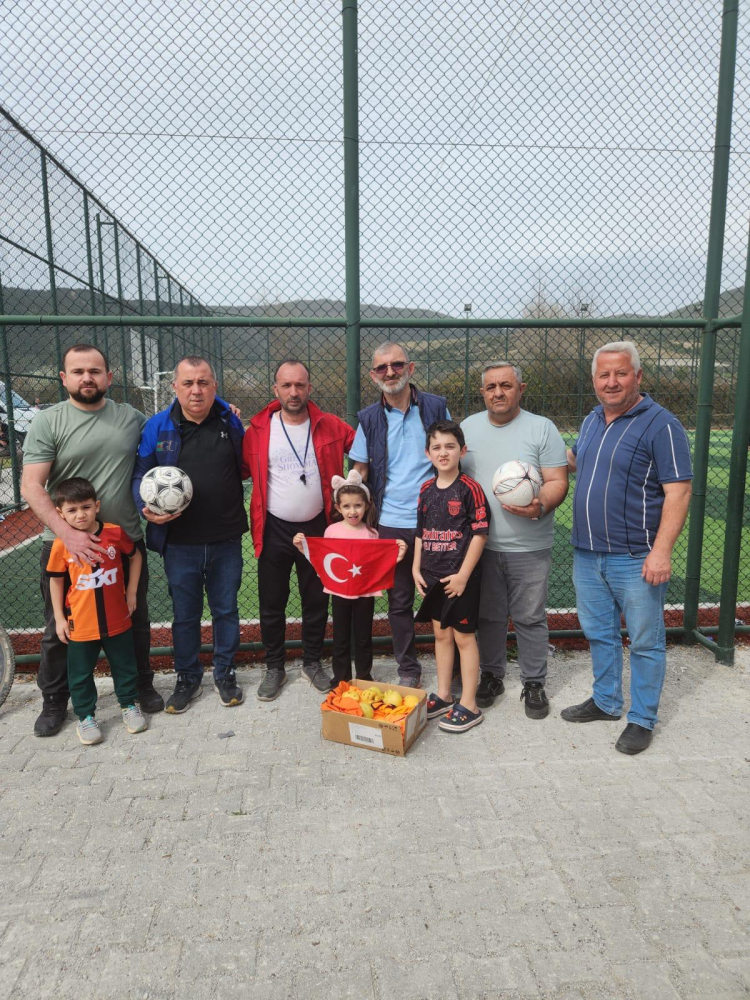 Kazıklı Köyü’nde dostluk maçı! -Bursa Hayat-7