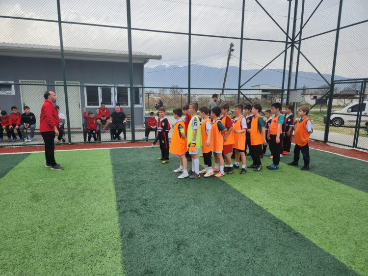 Kazıklı Köyü’nde dostluk maçı! -Bursa Hayat-2